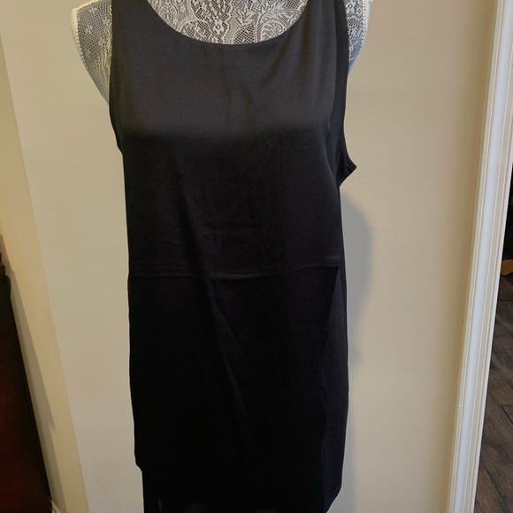NWT Banana Republic Top Woman's Medium Black Sleeveless Tank Scoop Neck Stretch - Picture 1 of 5